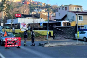Beykoz Korusu önündeki ağaç budama çalışmaları nedeniyle tek şeride düşen yolda trafik felç oldu.